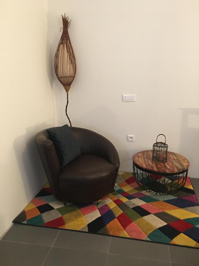 Mas De La Butte Blanche Bed & Breakfast Orgon Bagian luar foto