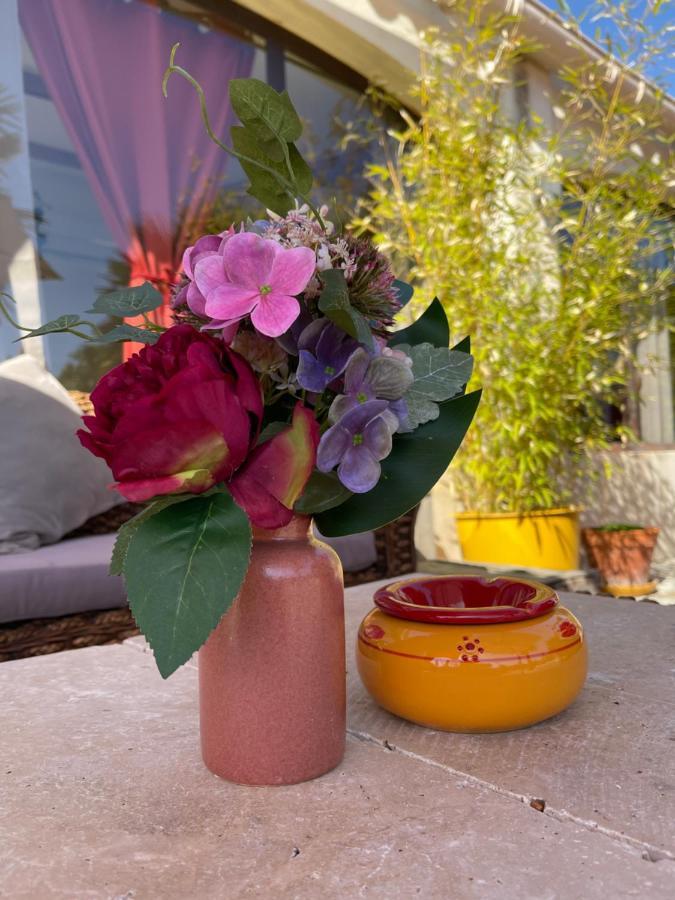 Mas De La Butte Blanche Bed & Breakfast Orgon Bagian luar foto