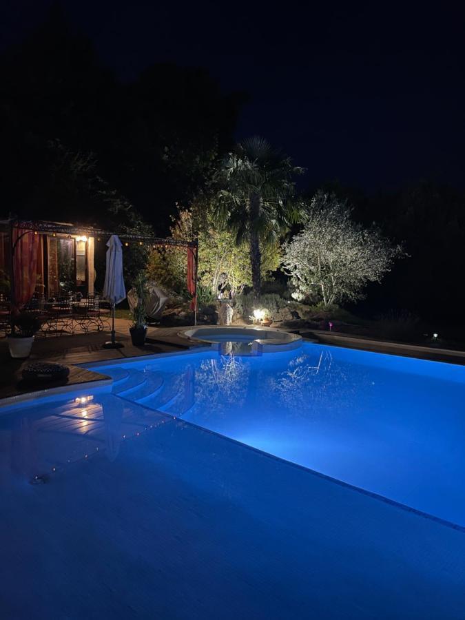 Mas De La Butte Blanche Bed & Breakfast Orgon Bagian luar foto