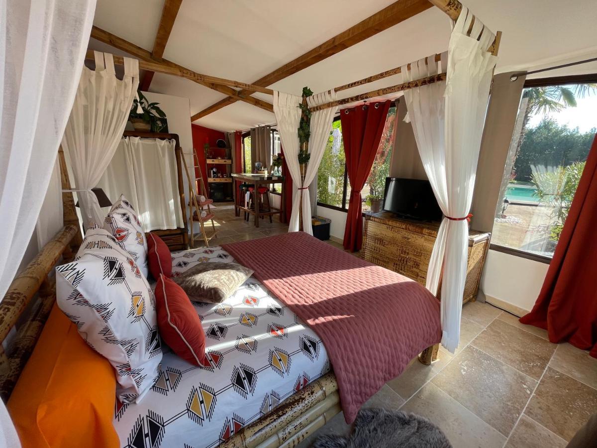 Mas De La Butte Blanche Bed & Breakfast Orgon Bagian luar foto