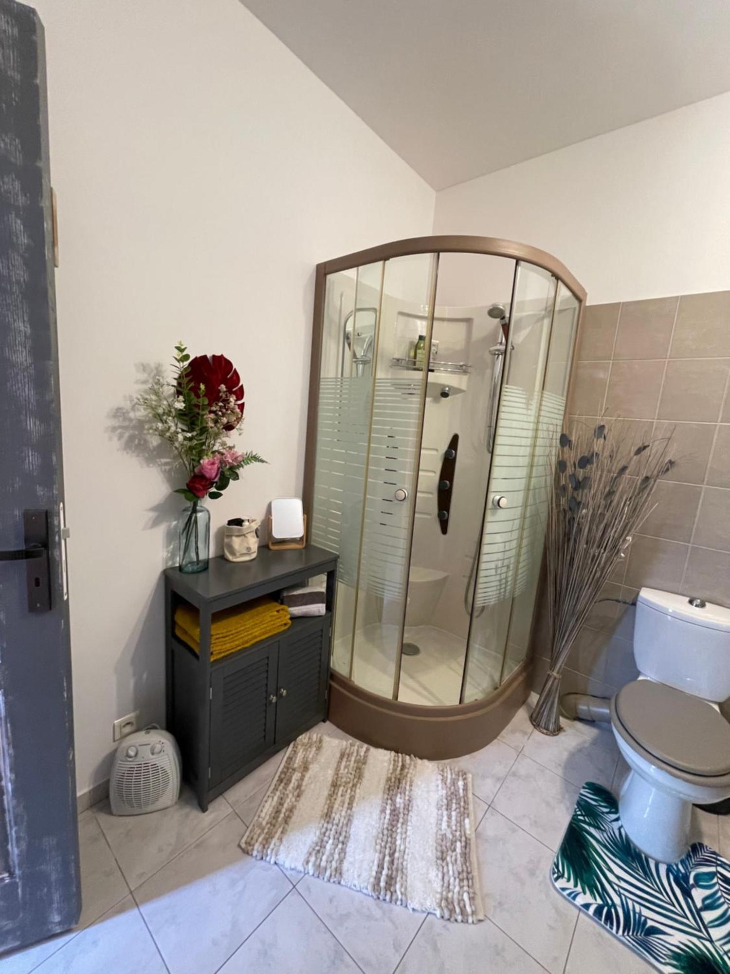 Mas De La Butte Blanche Bed & Breakfast Orgon Bagian luar foto
